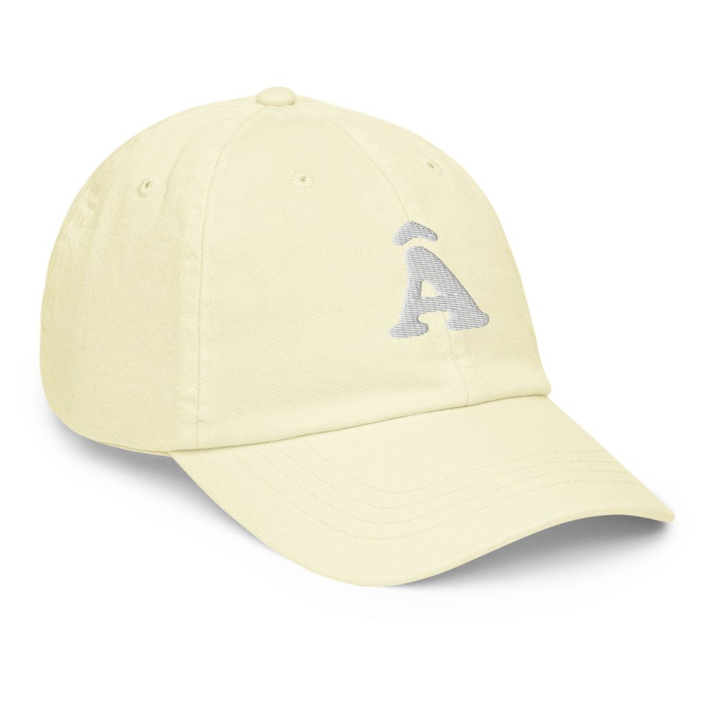 Le Â embroidered cap in soft yellow